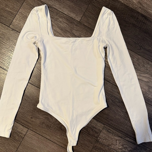 Babaton Contour Square Neck Bodysuit Aritzia - Picture 1 of 4